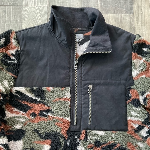 LL Bean High Pile Fleece 1/4 Zip Pullover Jacket 
Men’s SMALL
Green Black Camo - Picture 5 of 9